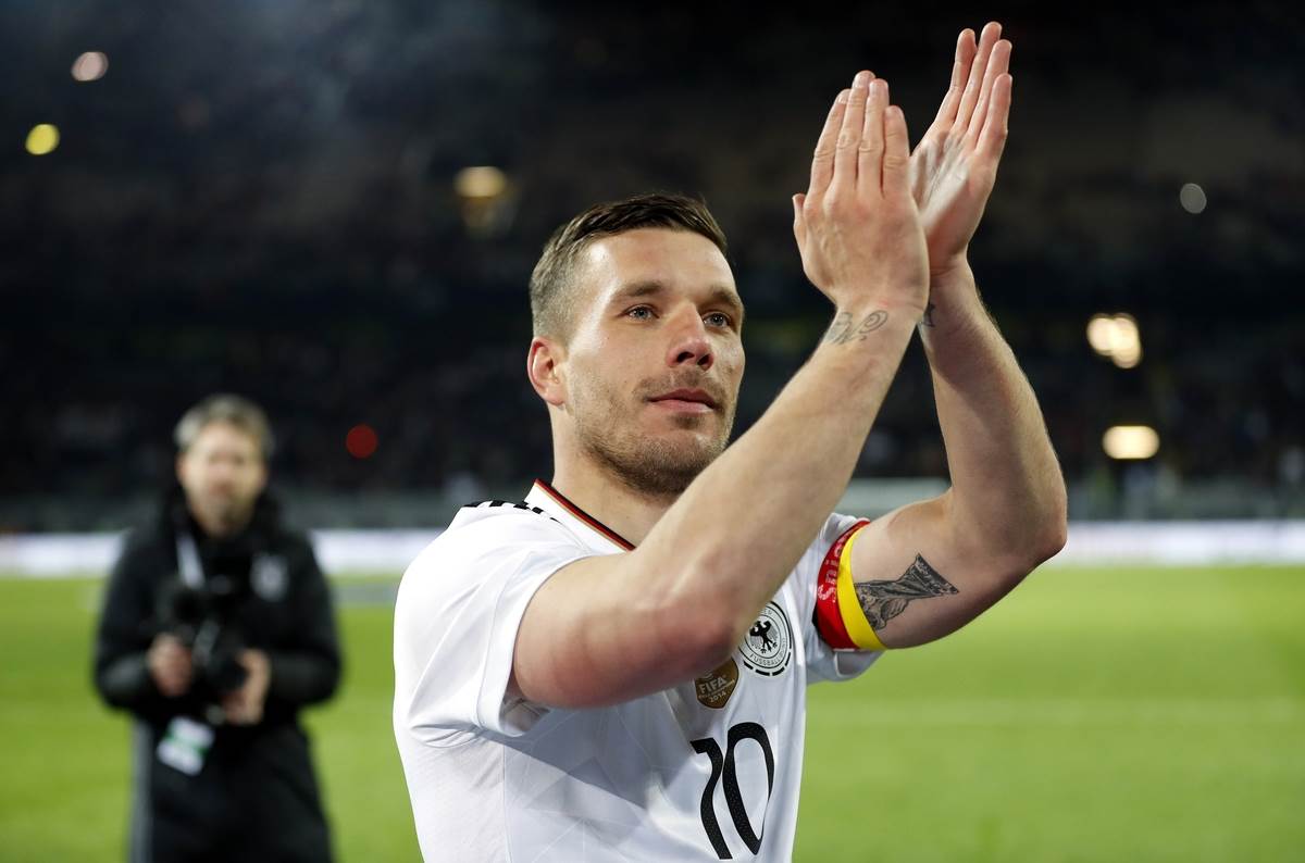 Lukas Podolski pozdravlja publiku