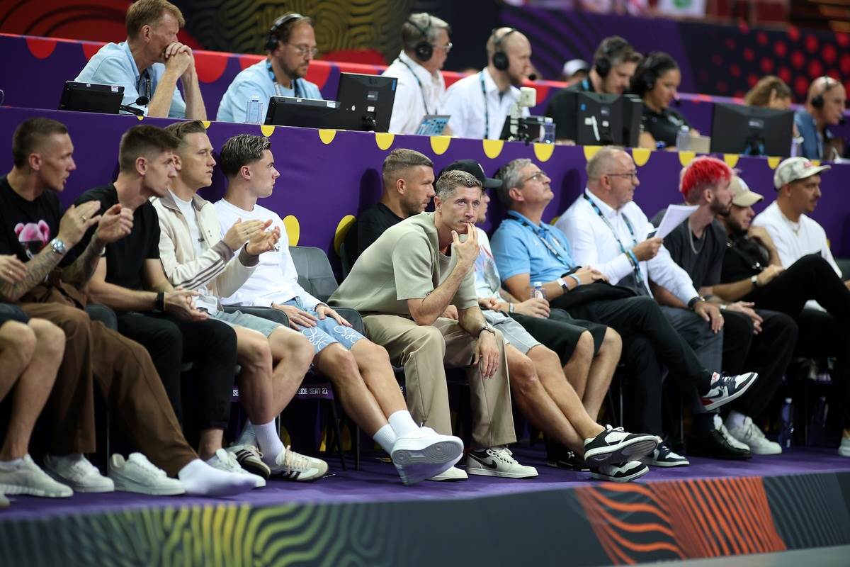 Lukas Podolski na Evropskom prvenstvu u košarci u Poljskoj