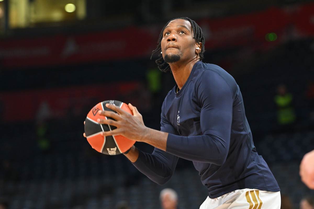 Ebuka Izundu na meču protiv Real Madrida