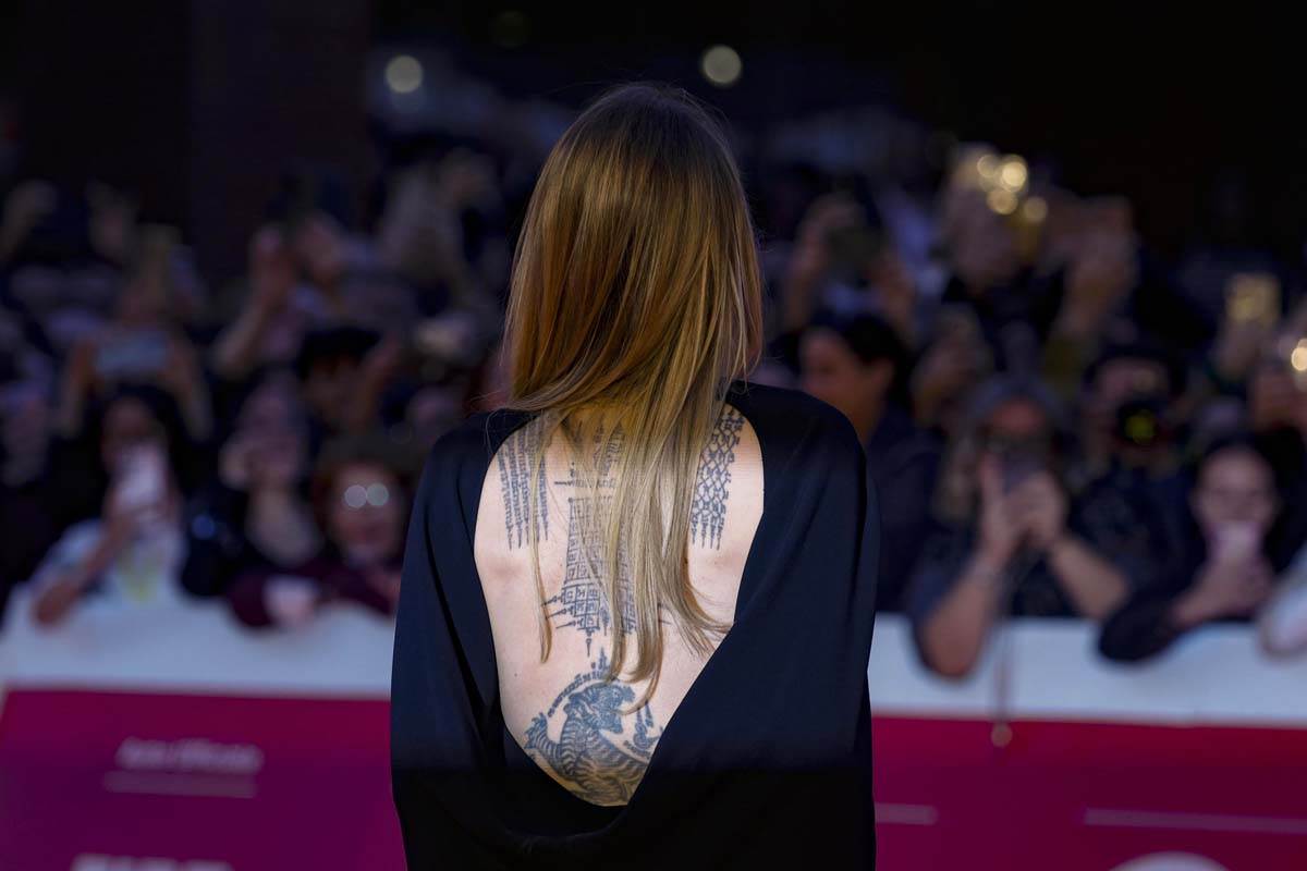 Anđelina Džoli tetovaže 4.jpg