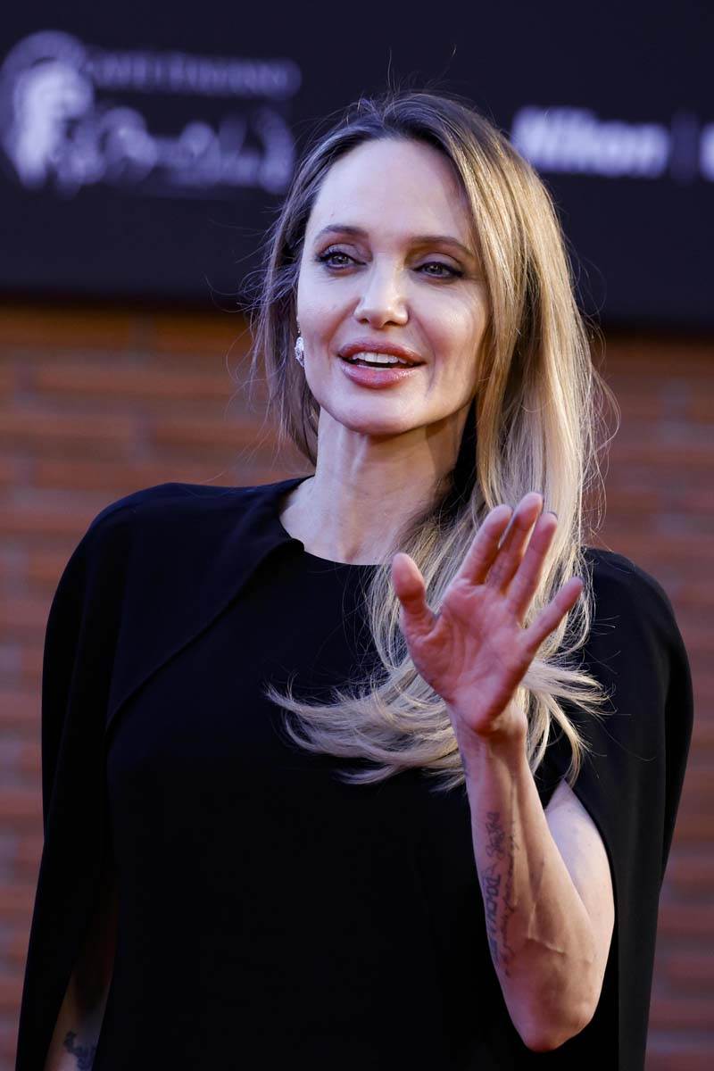 Anđelina Džoli tetovaže 6.jpg