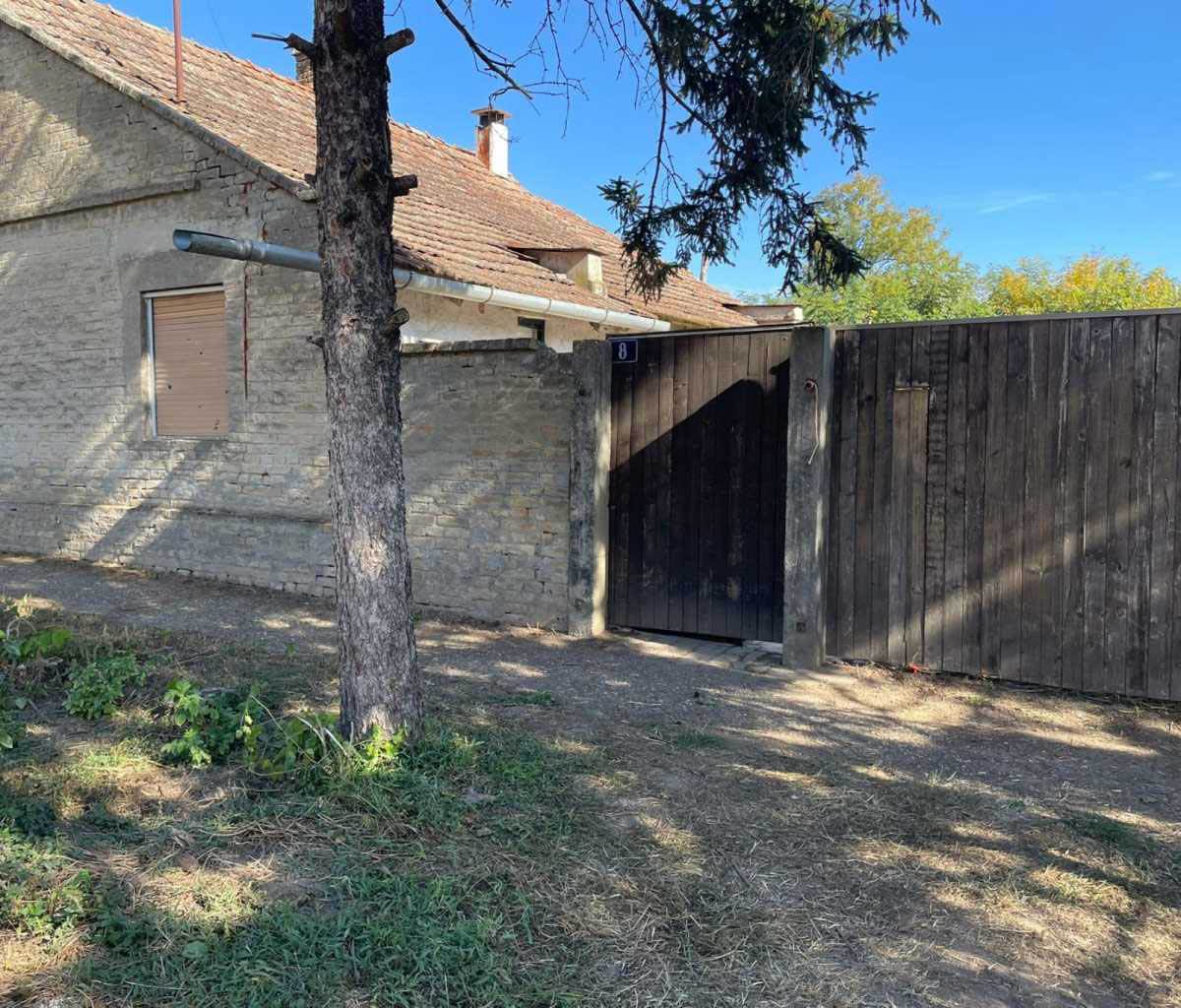 Kuća u kojoj se desio pokušaj ubistva kod Bečeja (2).jpg