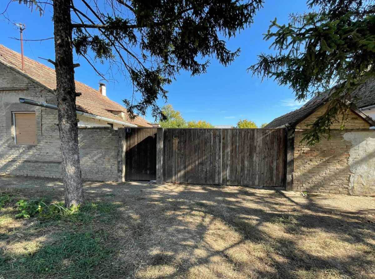 Kuća u kojoj se desio pokušaj ubistva kod Bečeja (1).jpg