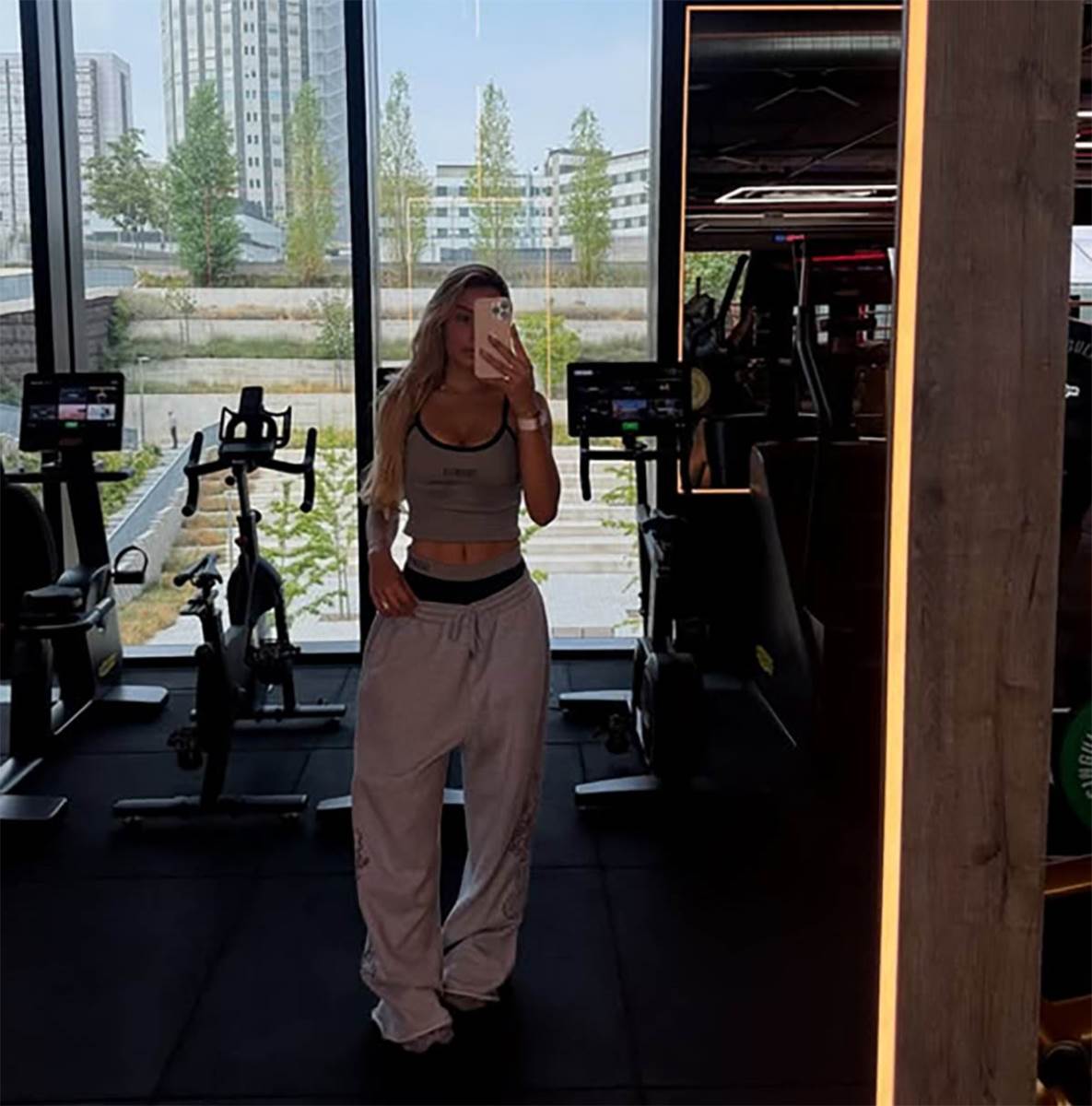 Gabrijela Miranda, devojka fudbalera Endrika (8).jpg