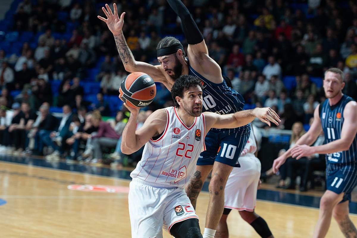 Vasilije Micić u dresu Hapoela.