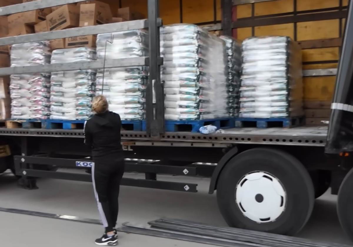 Samohrana majka Melisa Mujčinović  vozi kamion težak 40 tona (2).jpg