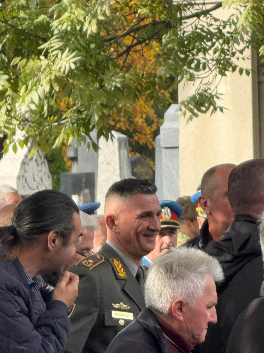 Novi zet Suzane Mančić stigao na sahranu Nebojše Pavkovića