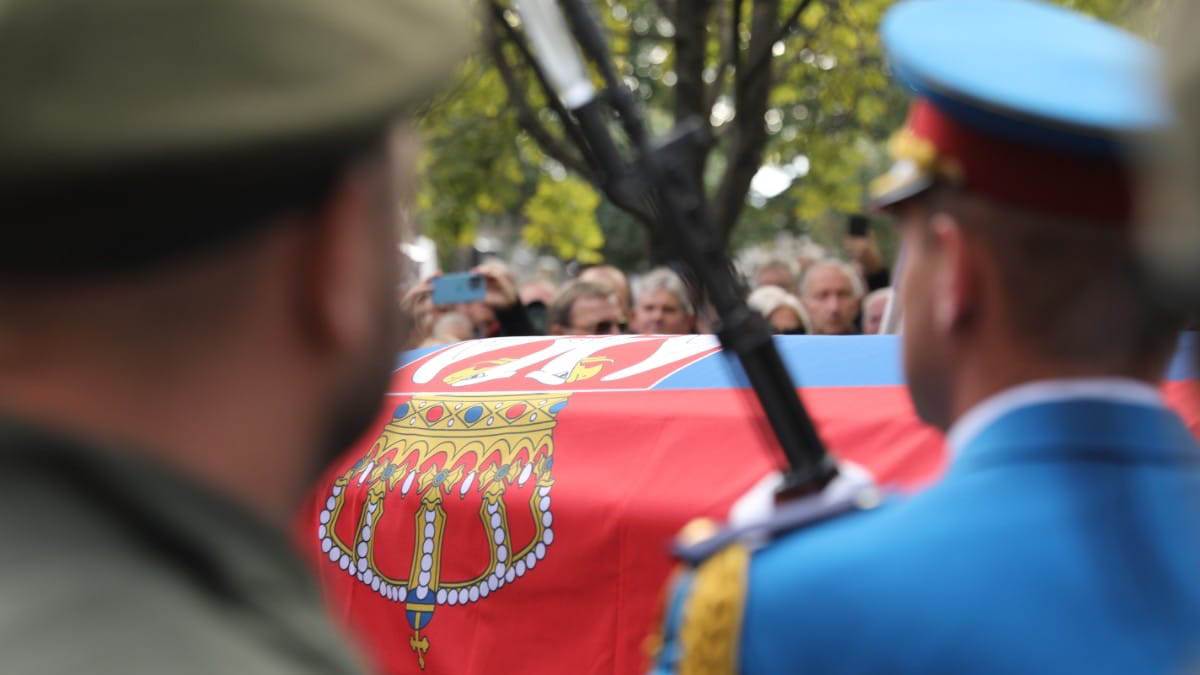 Iznošenje kovčega i povorka (2) copy.jpg