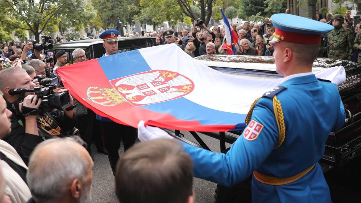 Iznošenje kovčega i povorka (3) copy.jpg