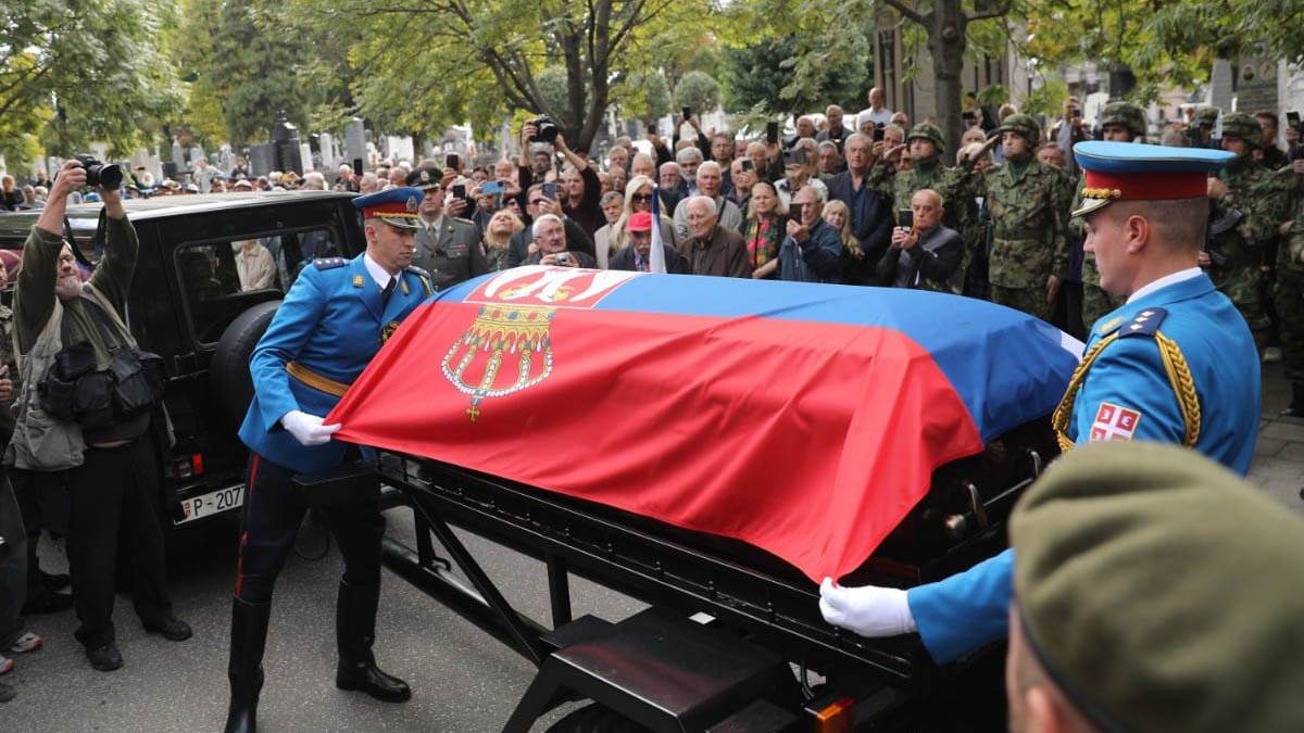 Iznošenje kovčega i povorka (4) copy.jpg