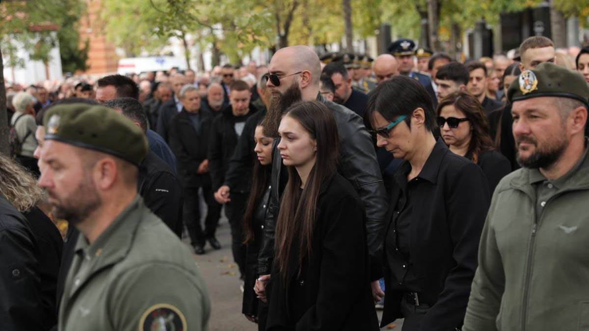 Spuštanje sanduka i porodica Pavkovića (1).jpg