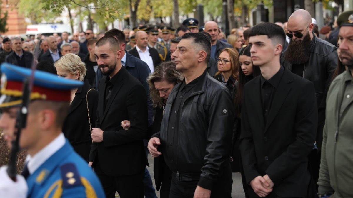 Spuštanje sanduka i porodica Pavkovića (2).jpg