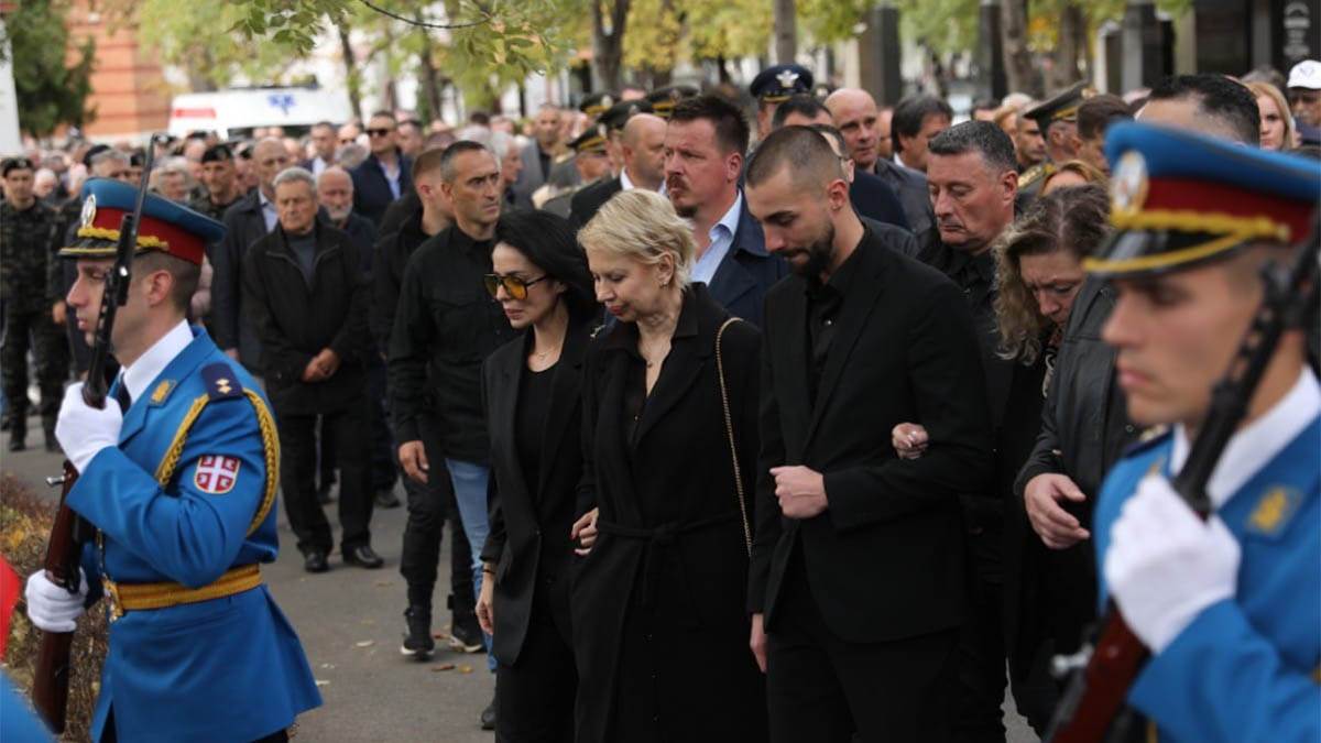 Spuštanje sanduka i porodica Pavkovića (3).jpg