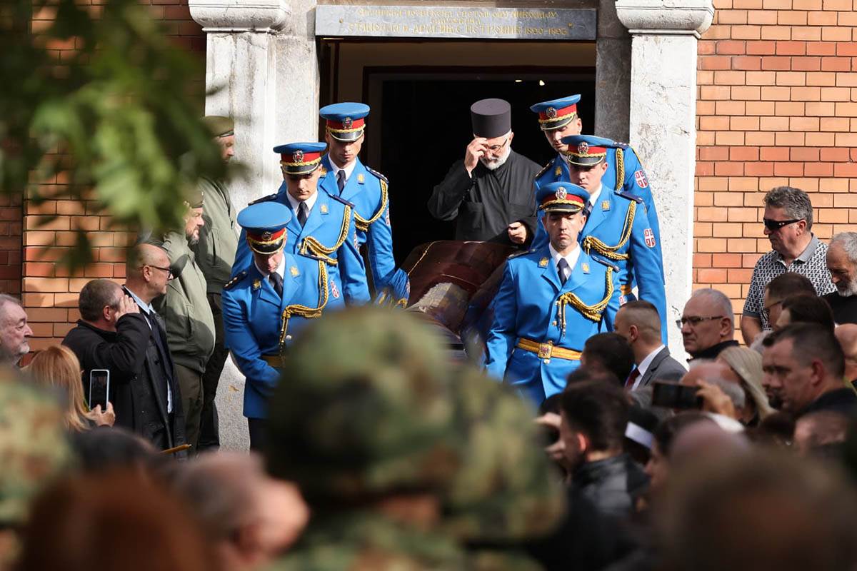 Sahrana Nebojše Pavkovića (7).jpg