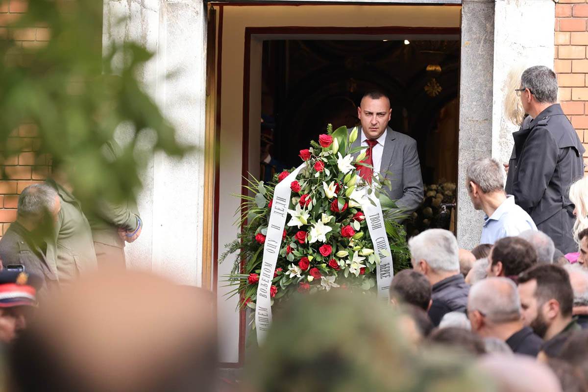 Sahrana Nebojše Pavkovića (12).jpg