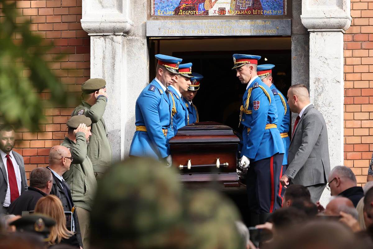 Sahrana Nebojše Pavkovića (16).jpg