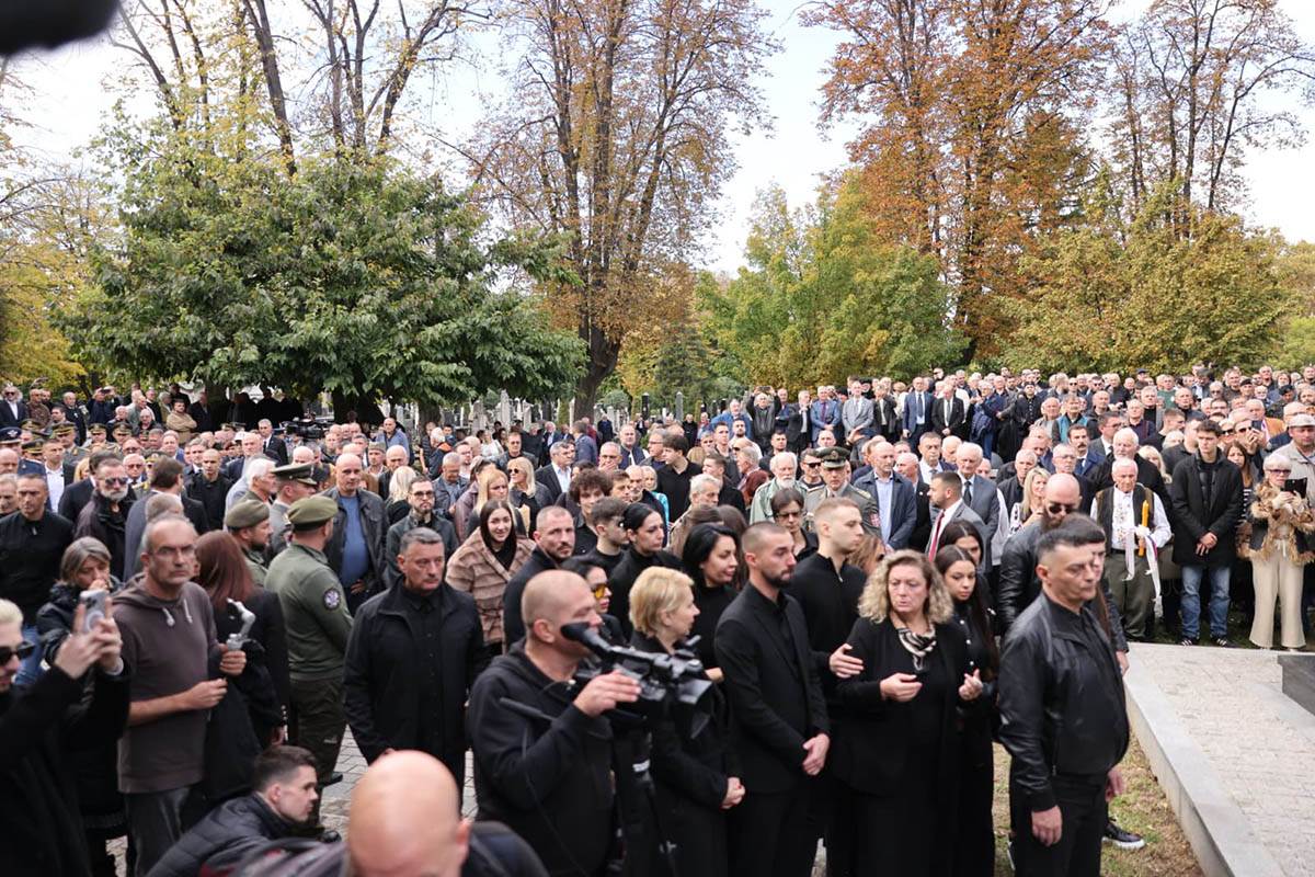 Sahrana Nebojše Pavkovića (17).jpg