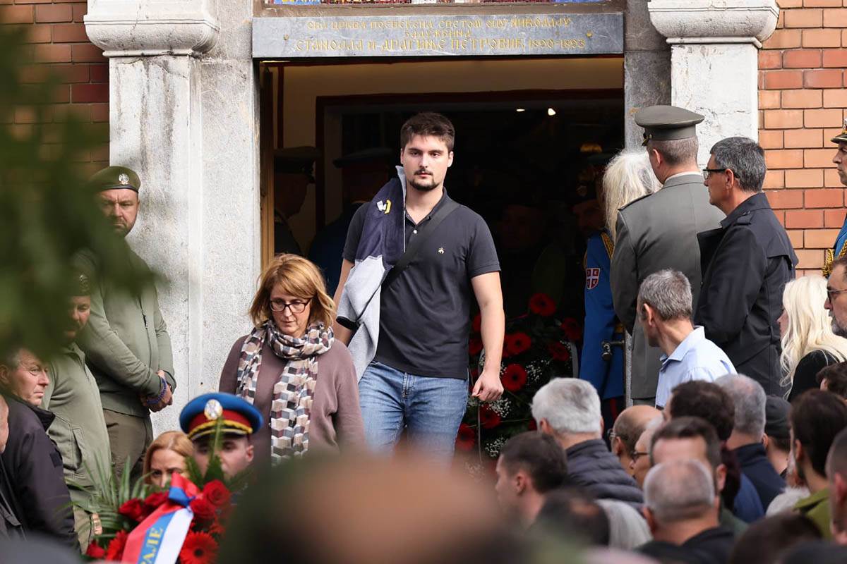 Sahrana Nebojše Pavkovića (18).jpg