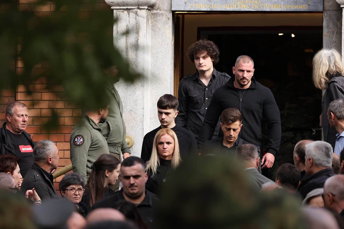 Sahrana Nebojše Pavkovića (19).jpg