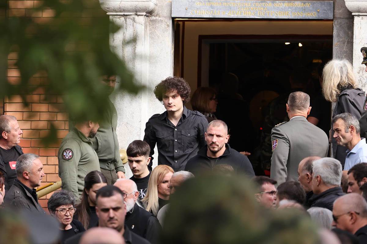 Sahrana Nebojše Pavkovića (20).jpg