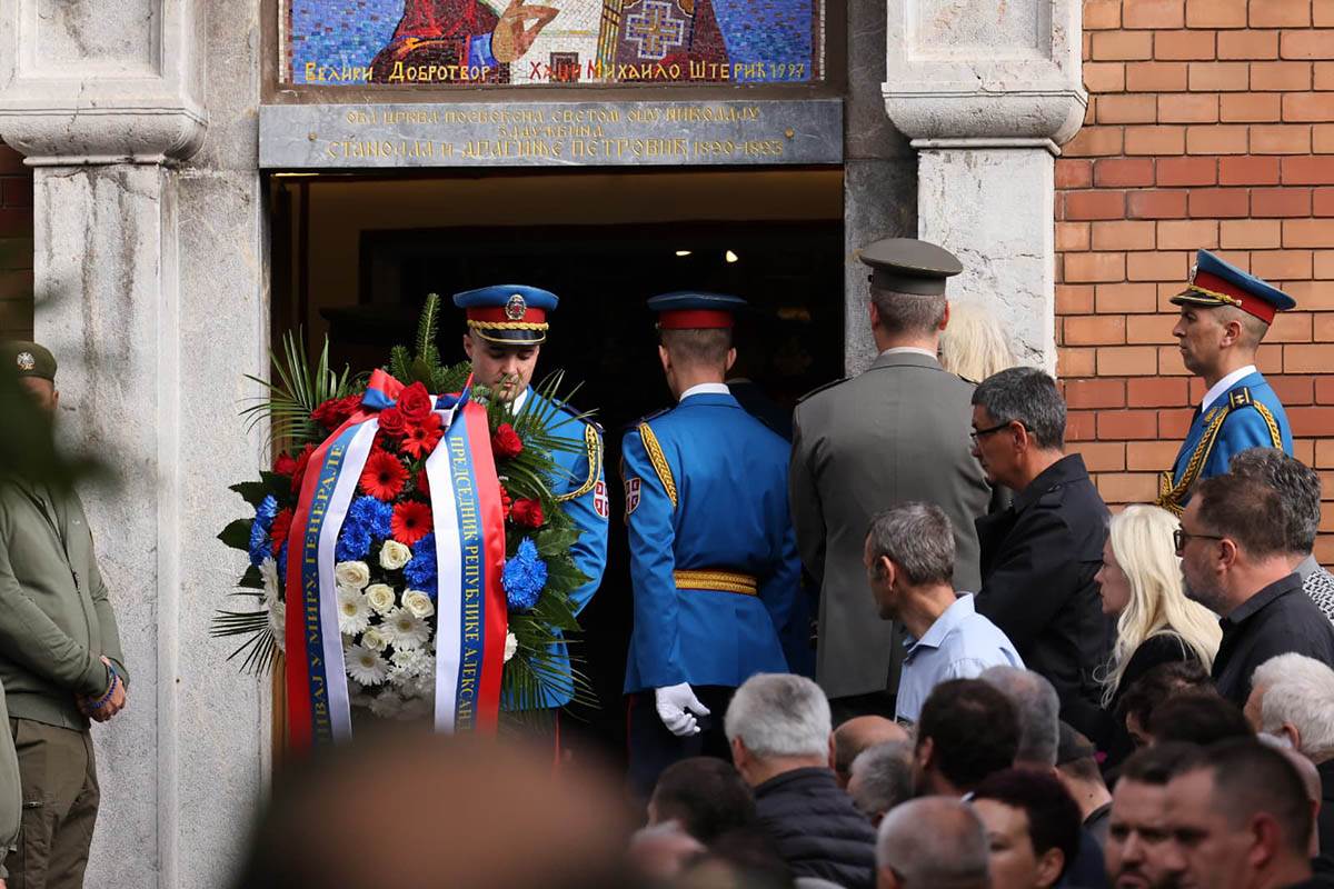 Sahrana Nebojše Pavkovića (21).jpg