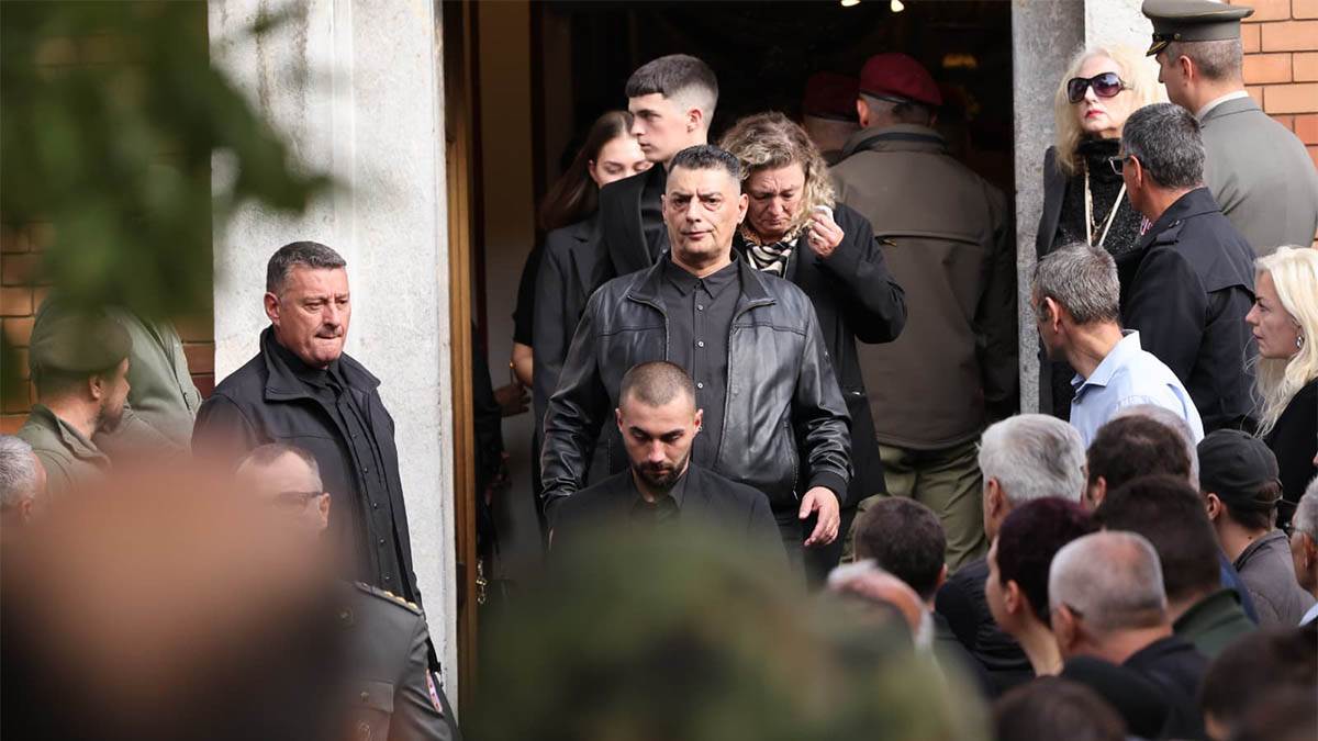 Sahrana Nebojše Pavkovića (21).jpg