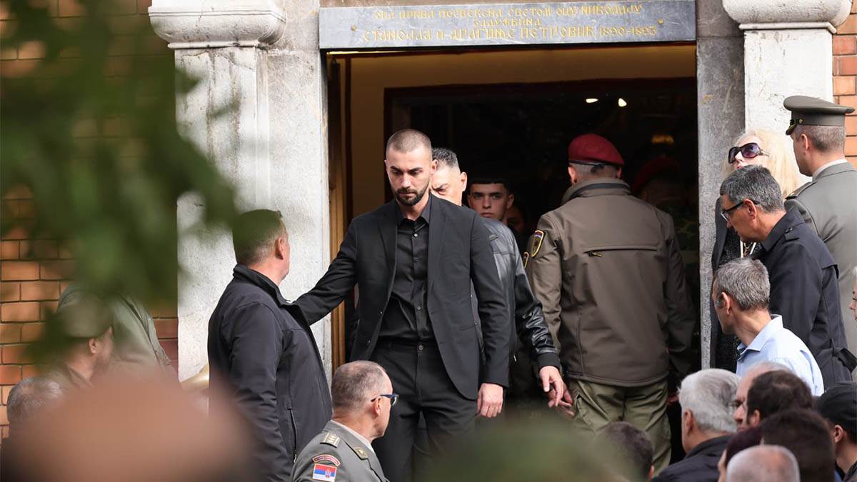 Sahrana Nebojše Pavkovića (22).jpg