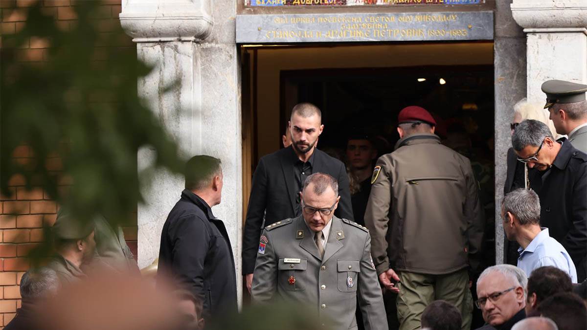 Sahrana Nebojše Pavkovića (23).jpg