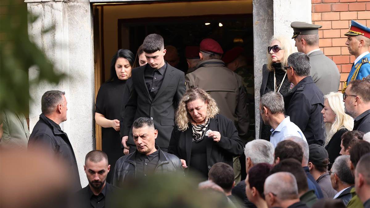 Sahrana Nebojše Pavkovića (26).jpg