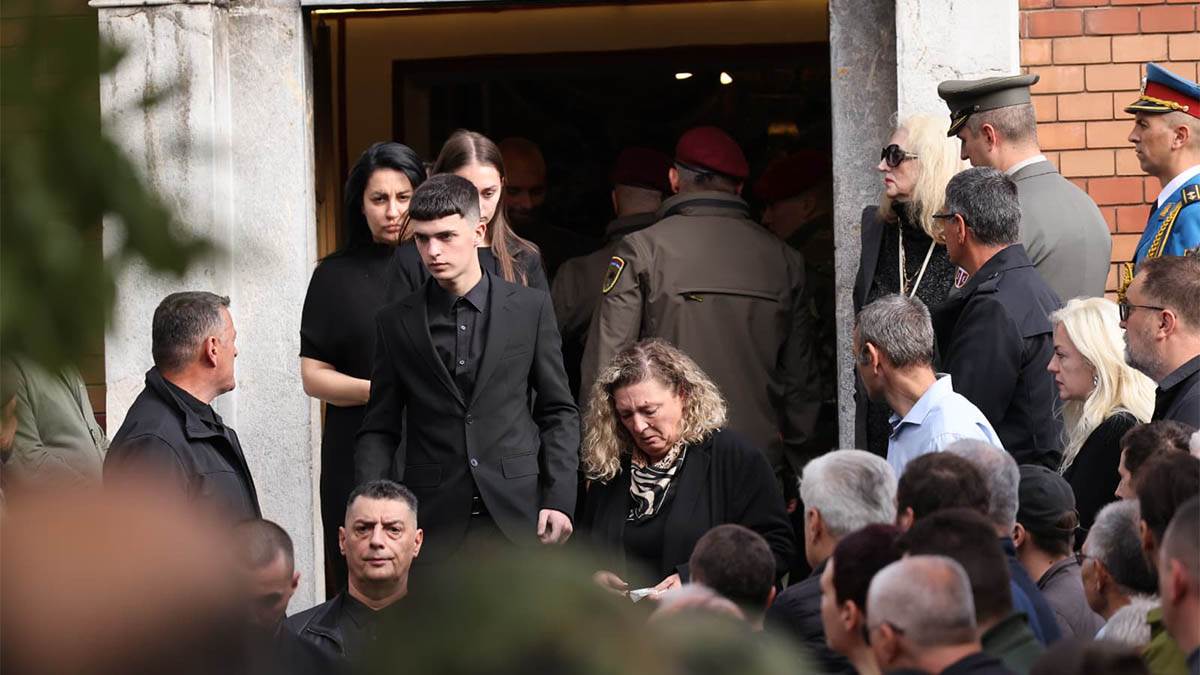 Sahrana Nebojše Pavkovića (27).jpg