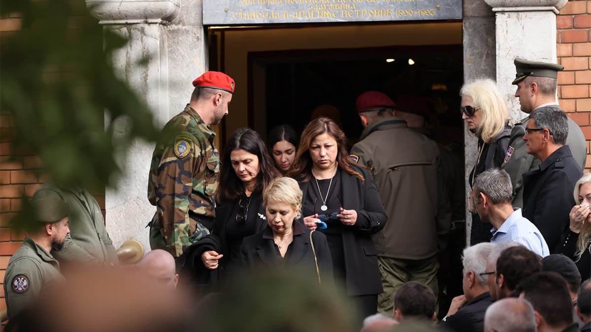 Sahrana Nebojše Pavkovića (28).jpg