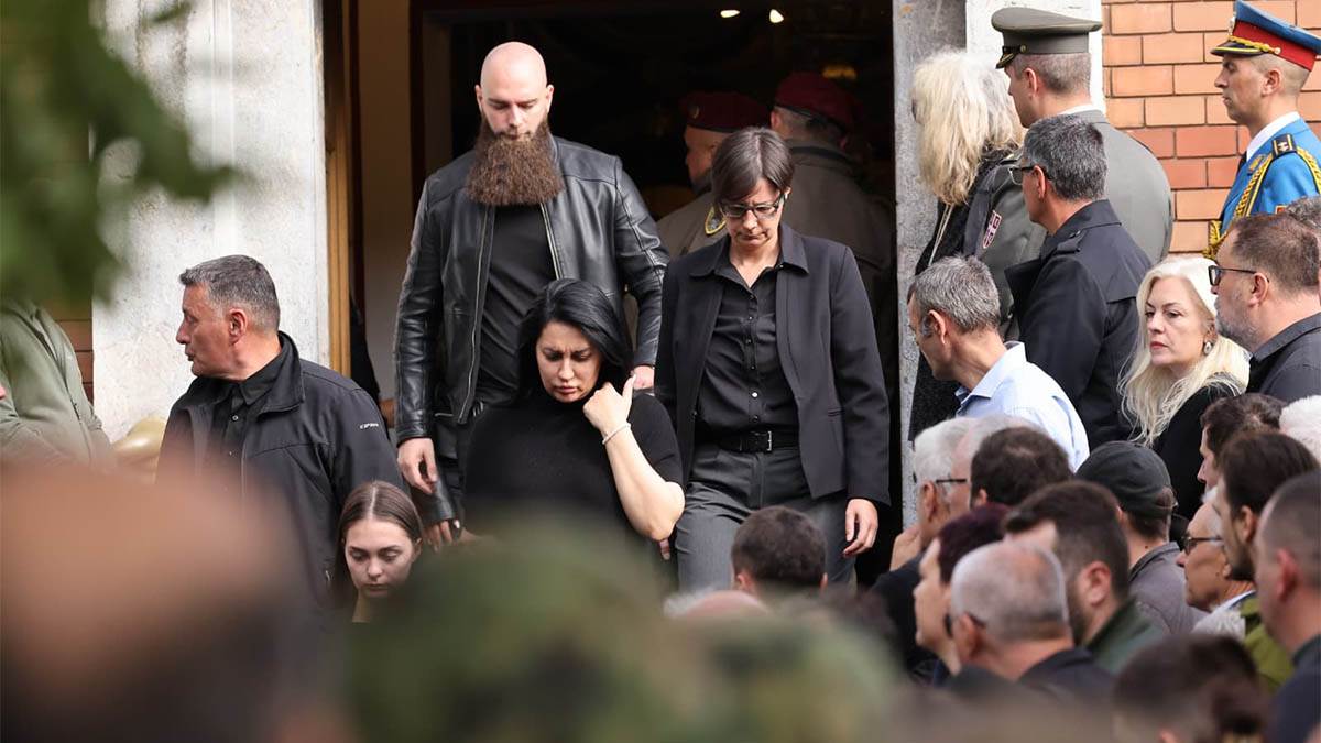 Sahrana Nebojše Pavkovića (31).jpg