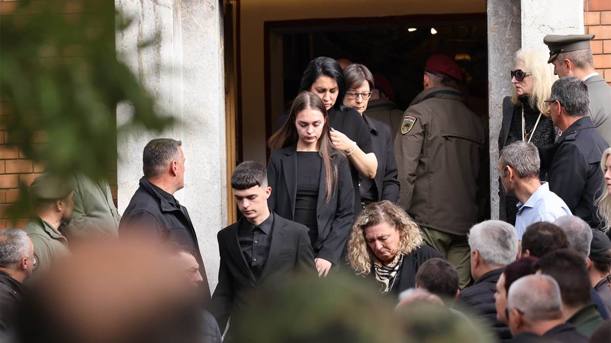 Sahrana Nebojše Pavkovića (33).jpg