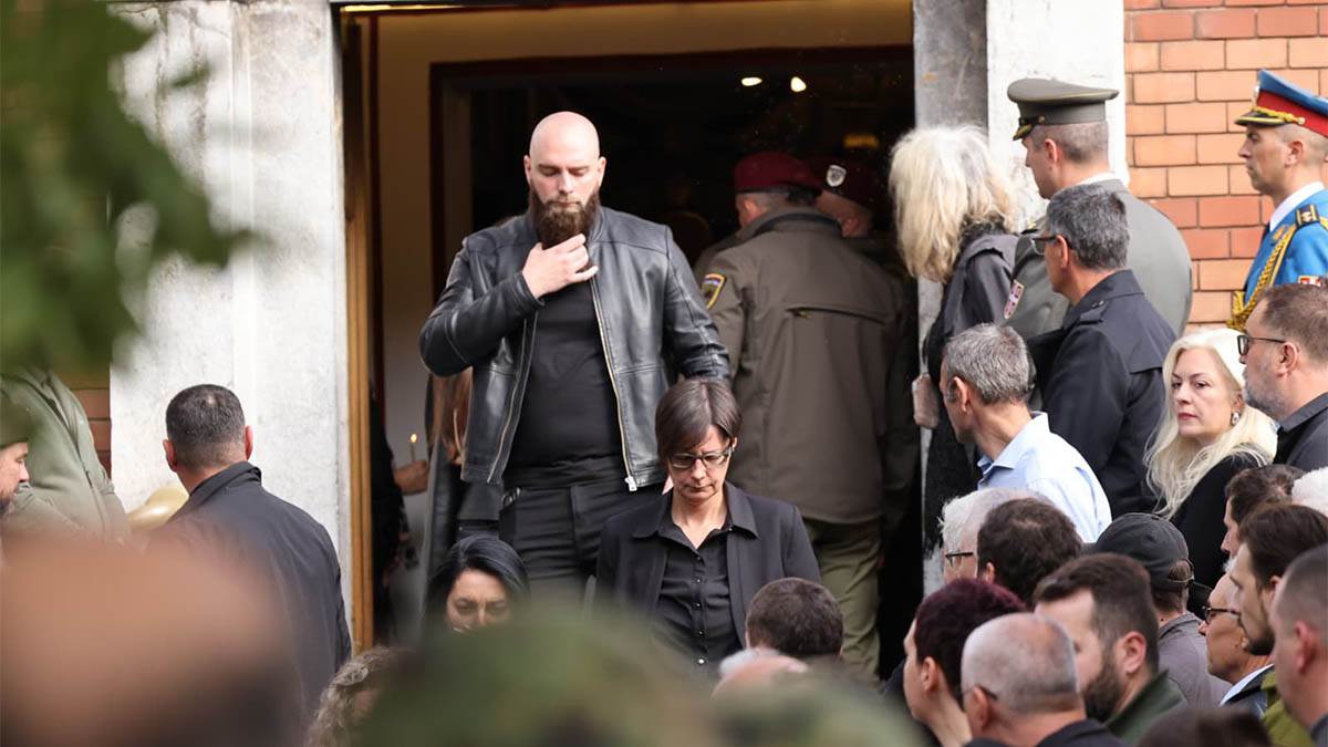 Sahrana Nebojše Pavkovića (34).jpg