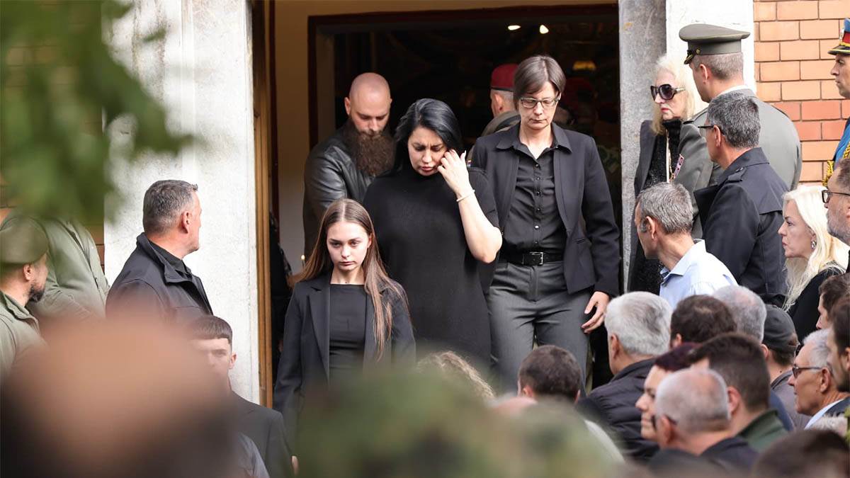 Sahrana Nebojše Pavkovića (35).jpg