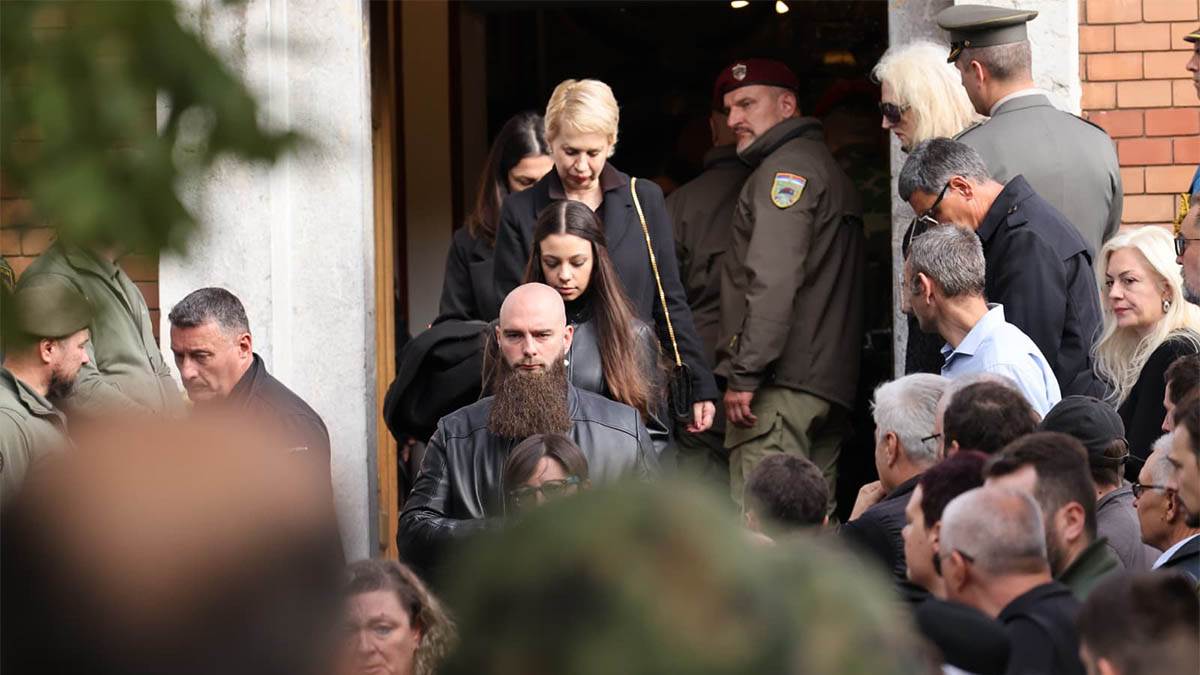 Sahrana Nebojše Pavkovića (37).jpg