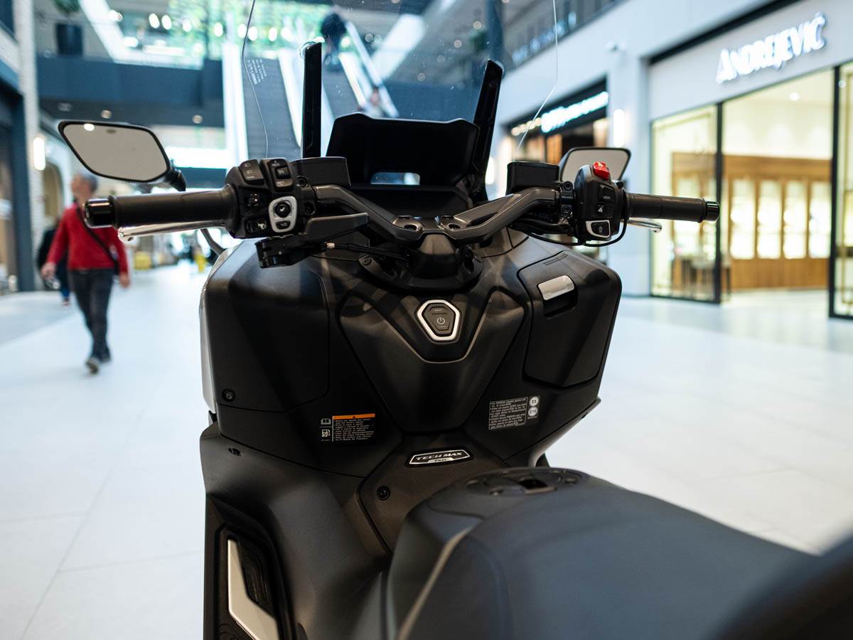 Yamaha Barel T Max (5).jpg