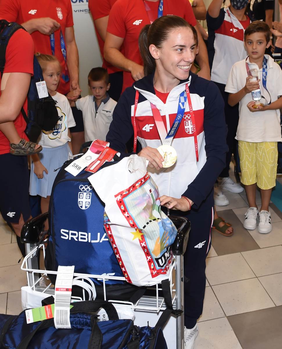 Jovana Preković na dočeku na aerodromu Nikola Tesla
