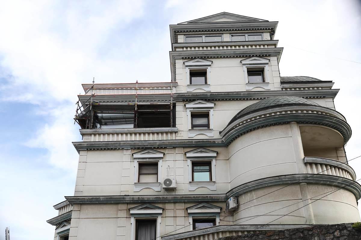 Ceca RažnatovIć renovira vilu 2.jpg