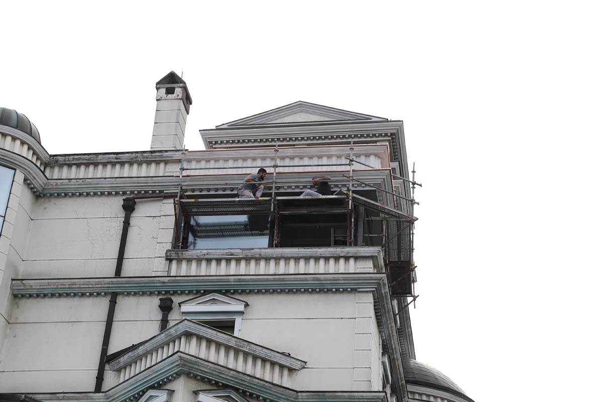 Ceca RažnatovIć renovira vilu 5.jpg