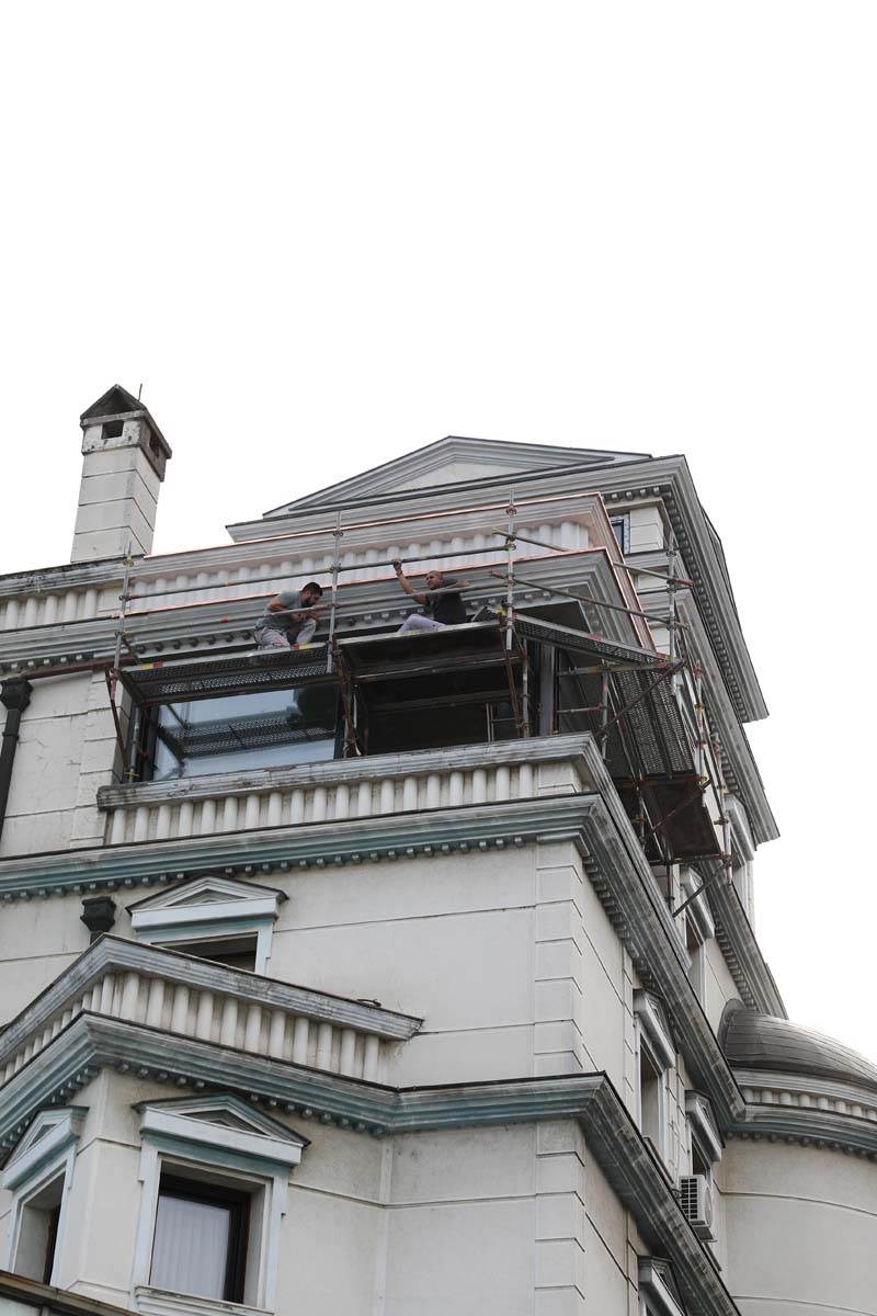 Ceca RažnatovIć renovira vilu 6.jpg