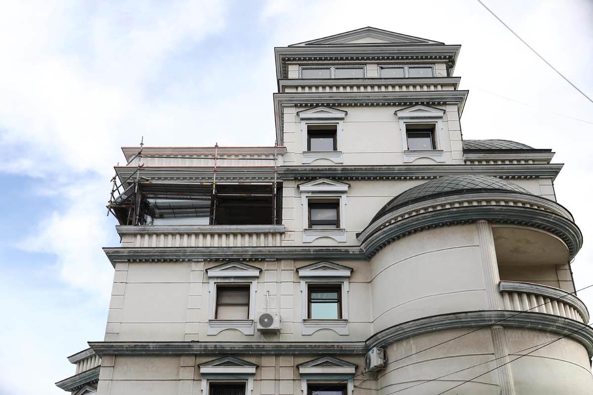 Ceca RažnatovIć renovira vilu 7.jpg