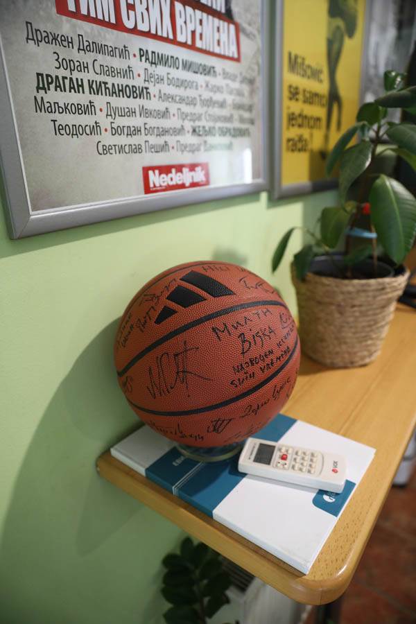 Potpisana lopta Radmila Mišovića