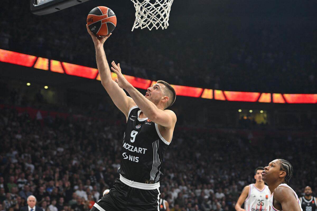 Partizan - Pariz 15.jpg