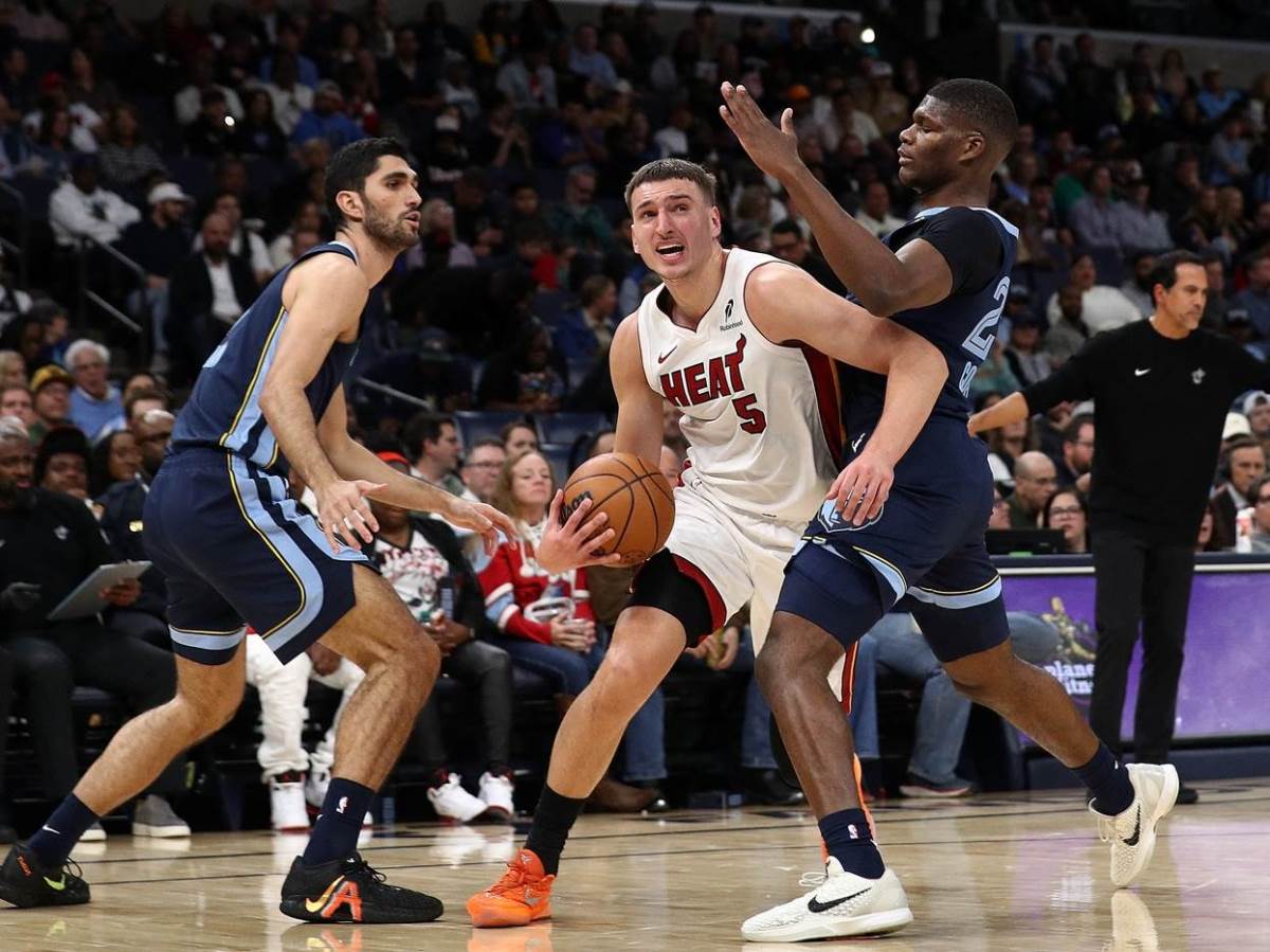 Nikola Jović u prodoru protiv Memfisa