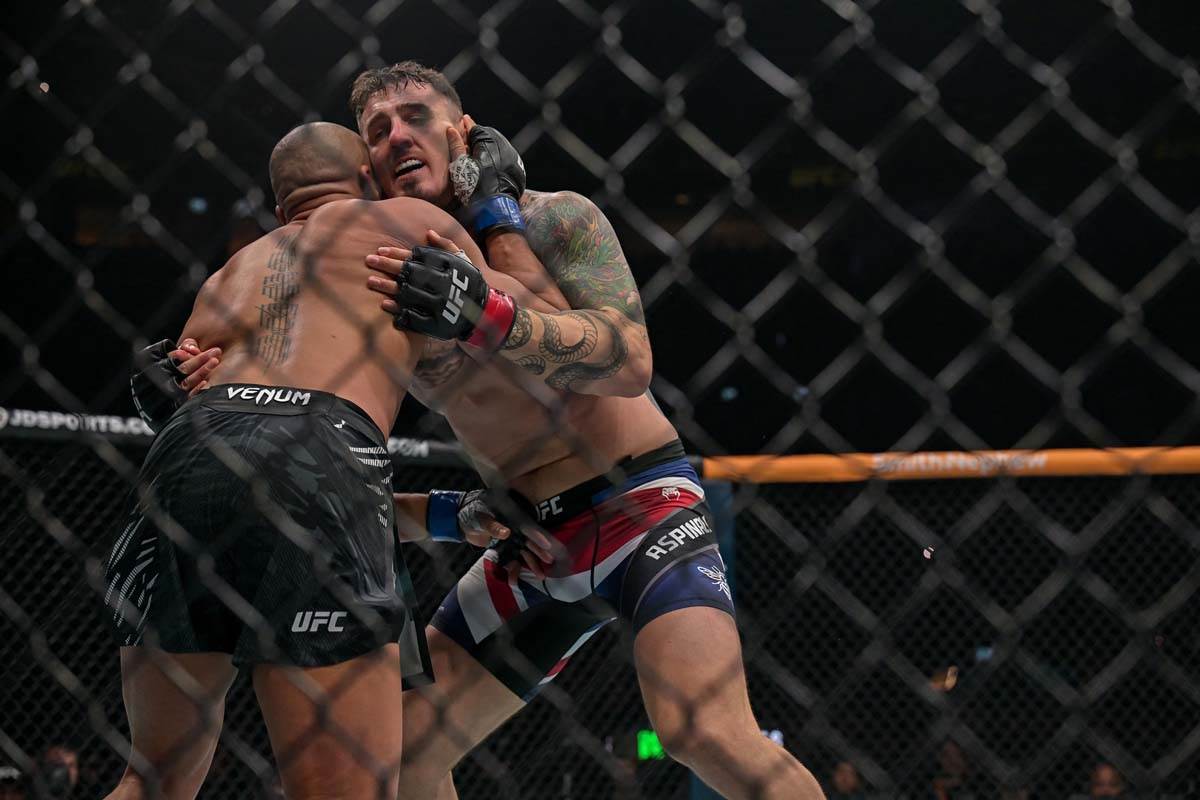 UFC borba: Tom Aspinal i Sirin Gane 1.jpg