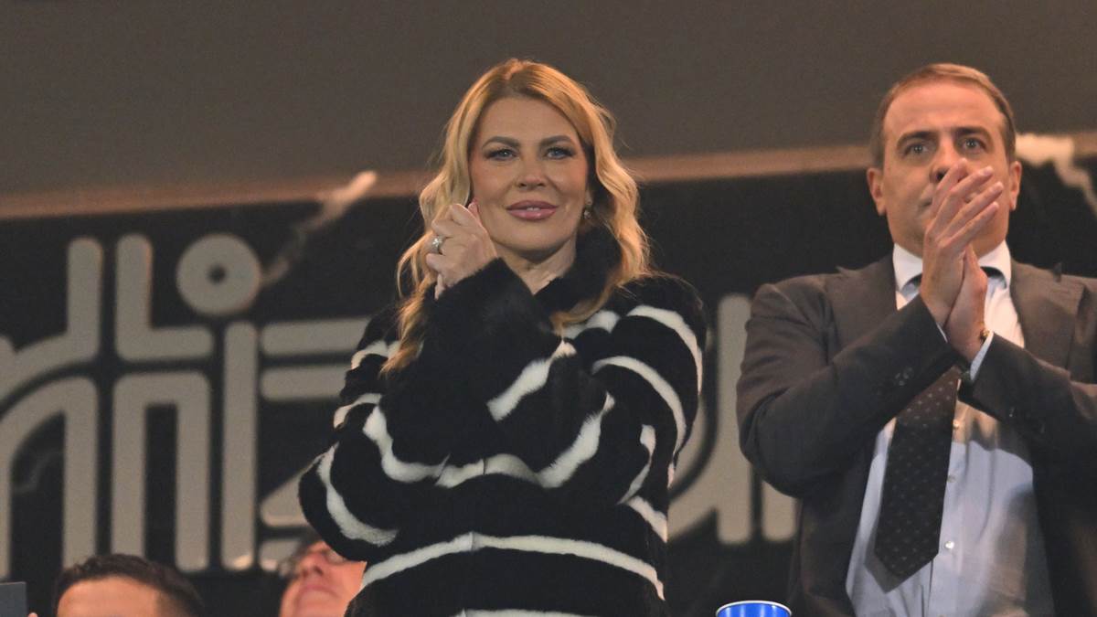 Milka Forcan aplaudira na stadionu Partizana