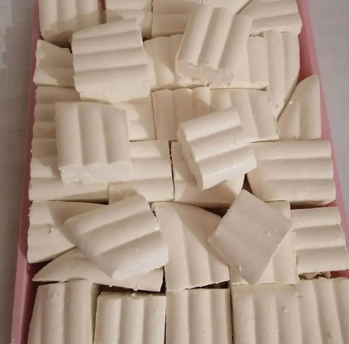 jelena ima farmu koza i pravi sir i mleko (7).jpg