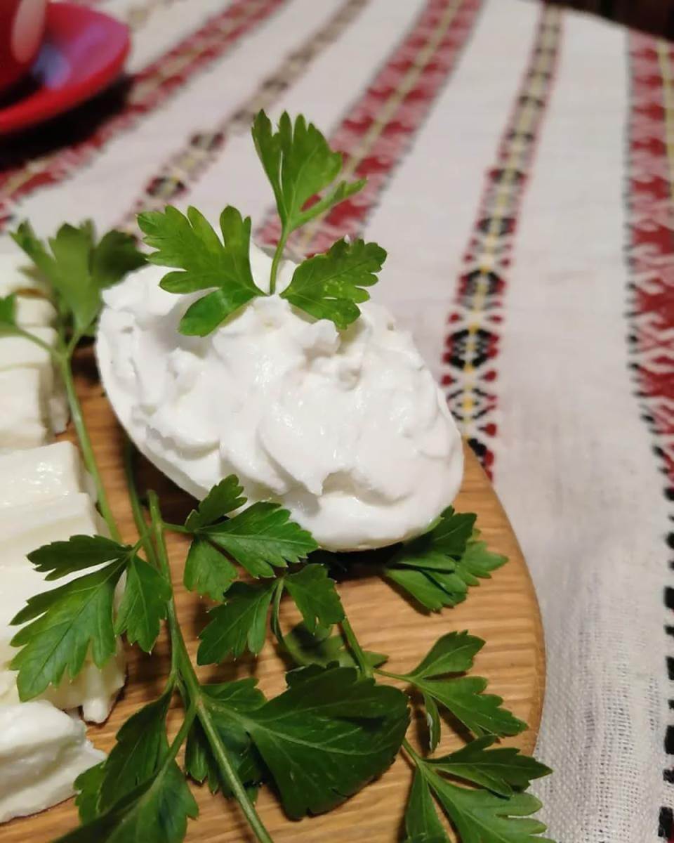 Jelena ima farmu koza i pravi sir i mleko (1).jpg