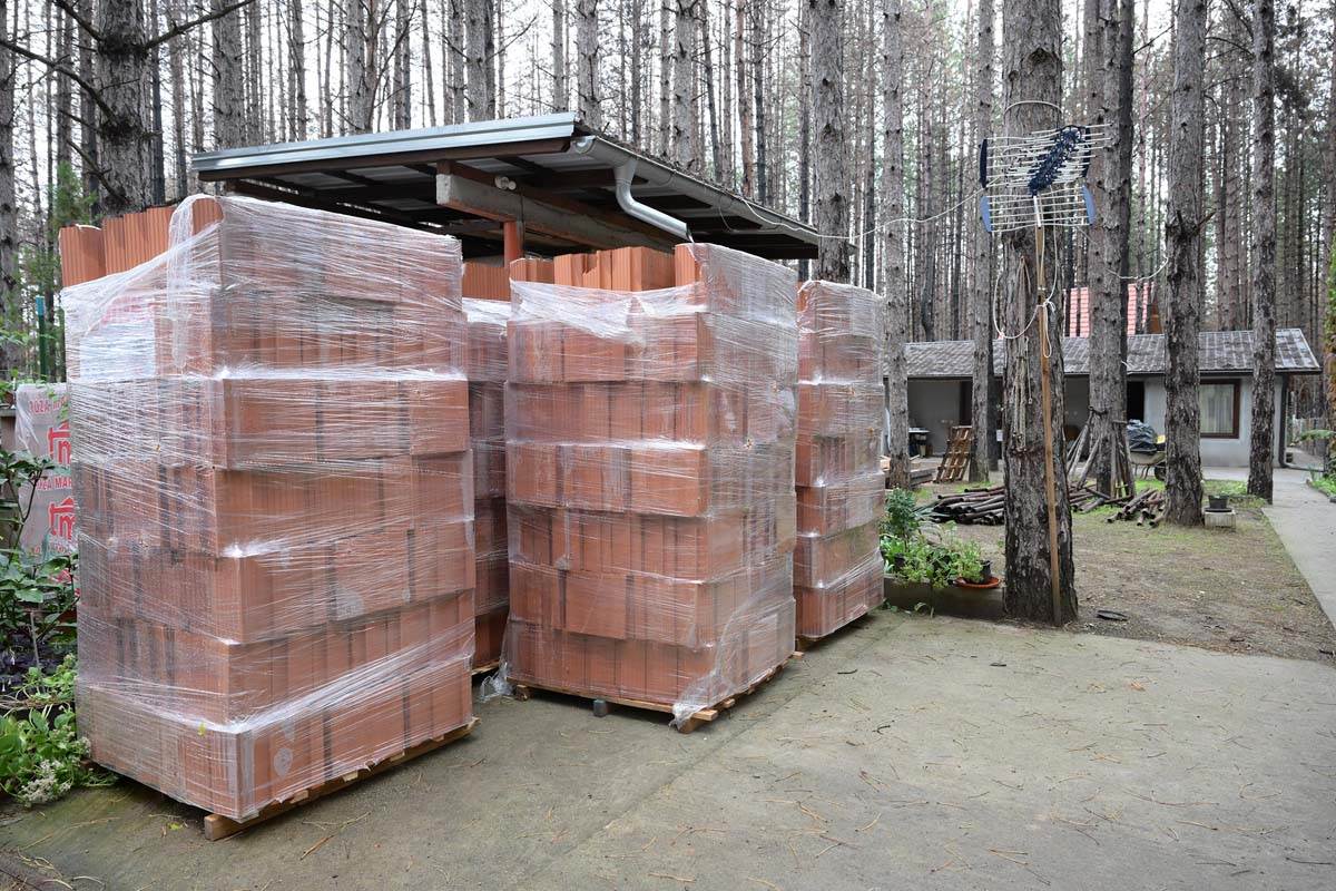 Uručena donacija vlasnicima objekata oštećenih u požaru u vikend naselju Vinci 1.jpg